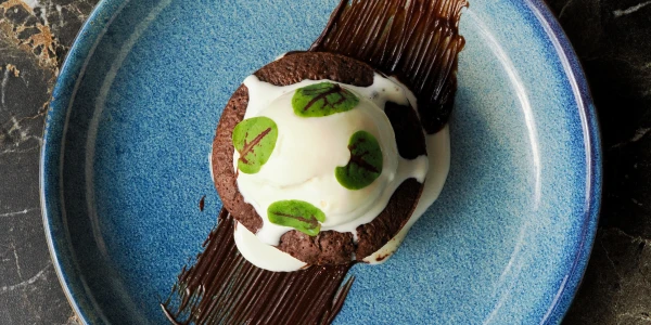 chocolate_fondant_with_ice_cream.jpg