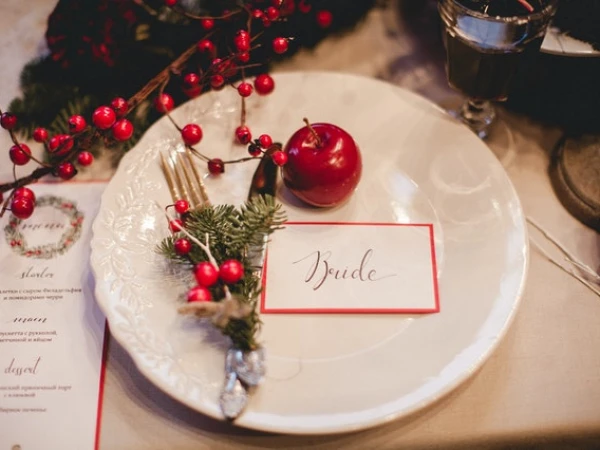 How to decorate your venue for a Christmas wedding?